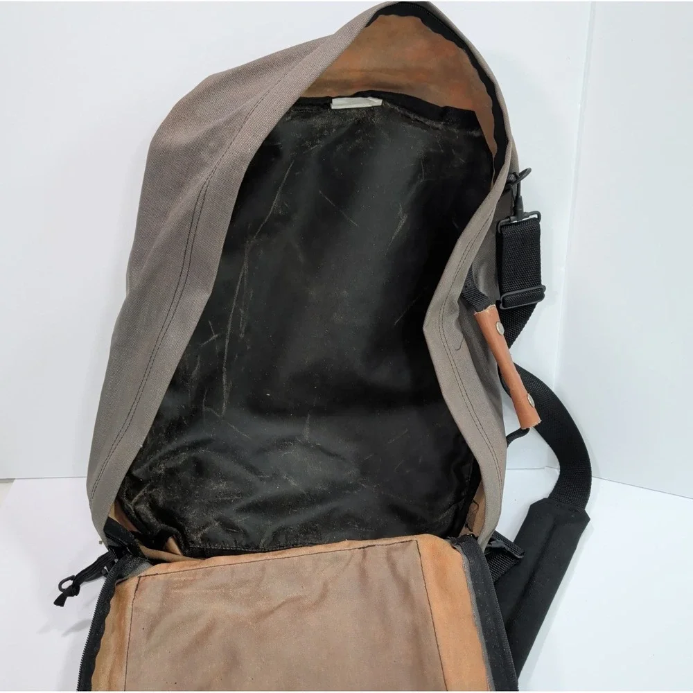 Vintage Caribou Mountaineering Convertible Travel Bag Backpack/Messenger/Brief
